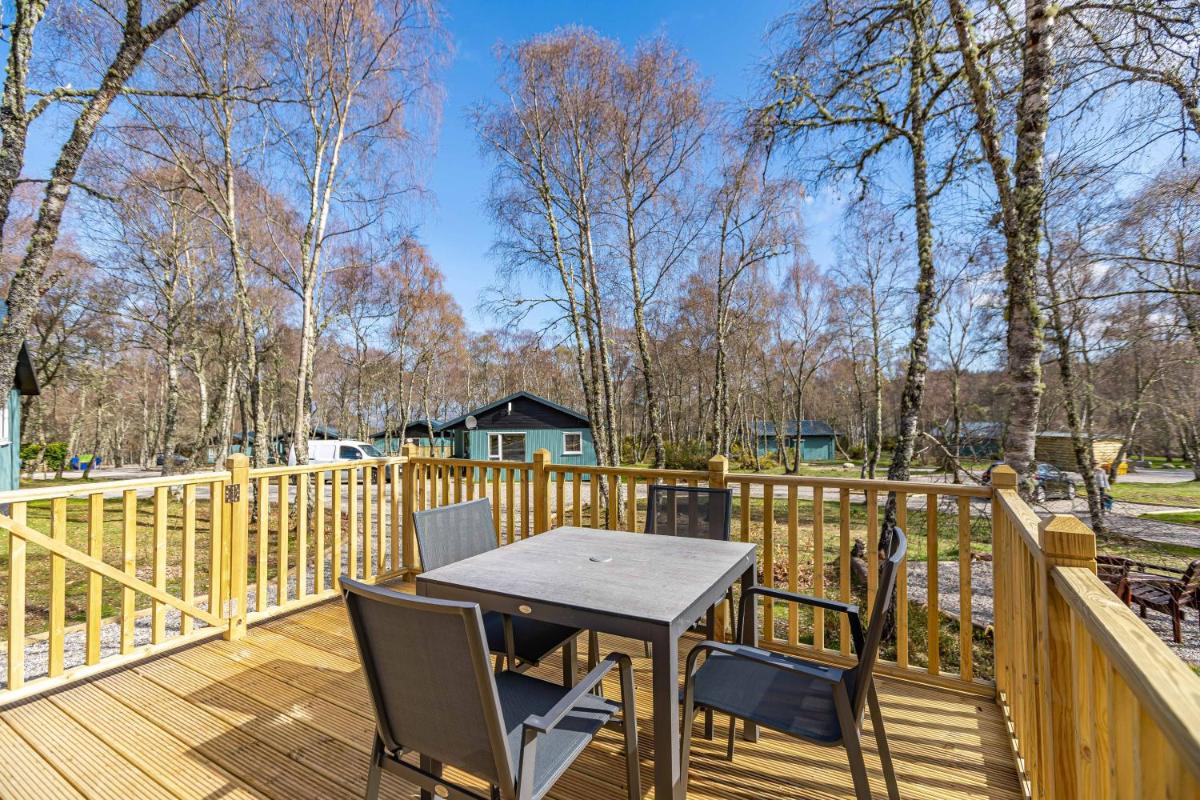Thistle Lodge 22 with Hot Tub - Housity