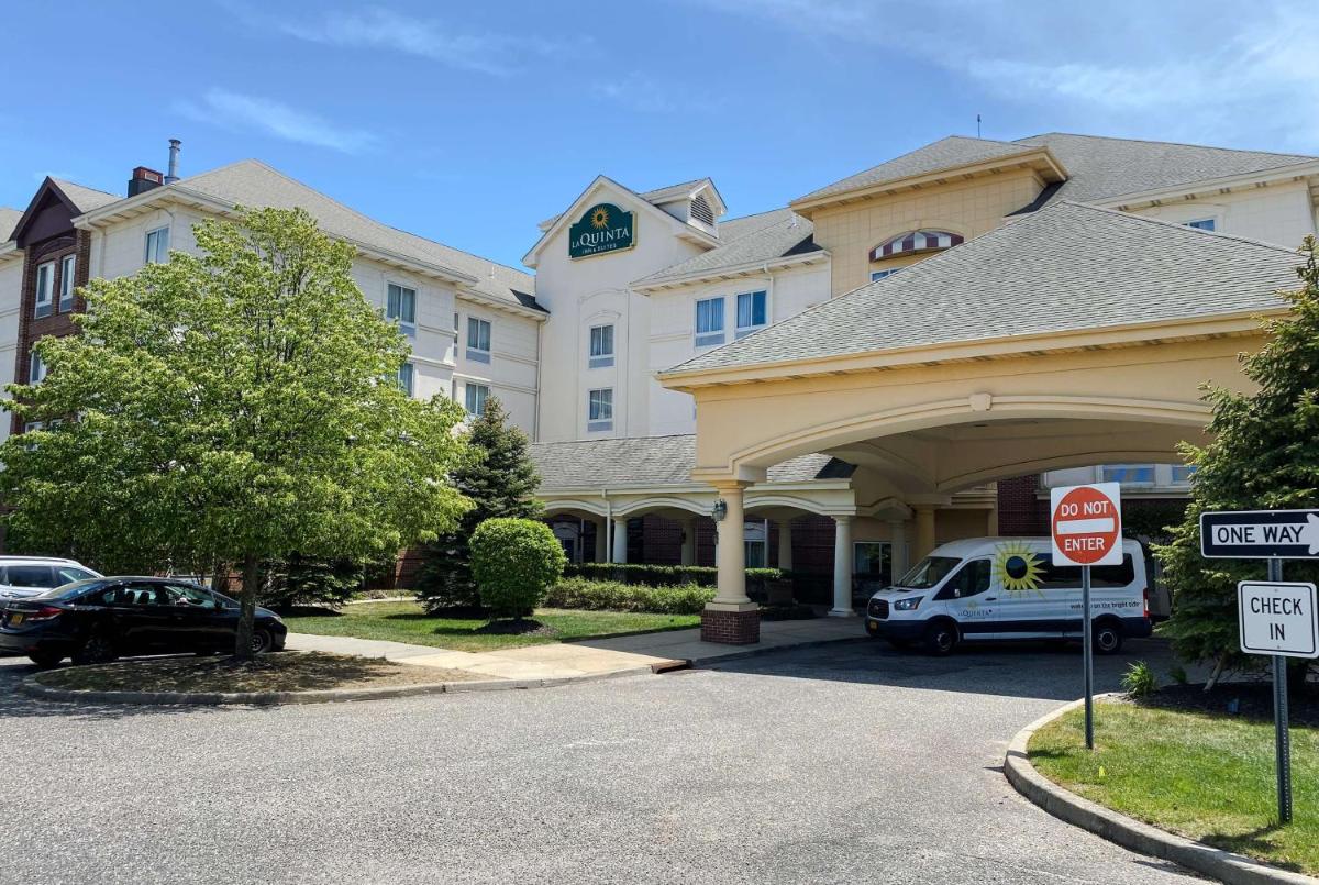 La Quinta by Wyndham Islip - MacArthur Airport - Housity