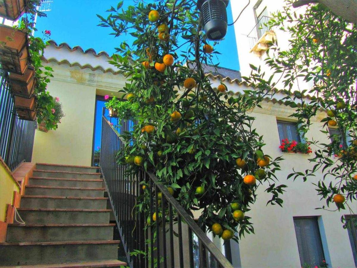 B&B ComeinSicily CortedeiLimoni Charming & Relax - Housity