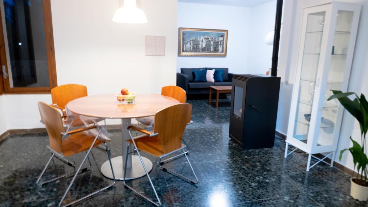 Chalet cerca a la playa con jardín y barbacoa - Housity