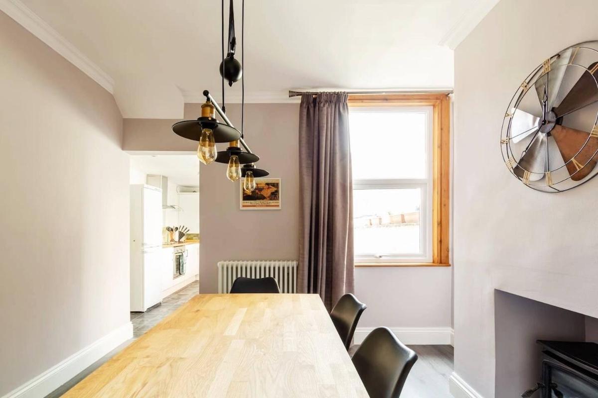 Entire Property in Hoole, Chester- walking distance to train station & city centre - Hizvo