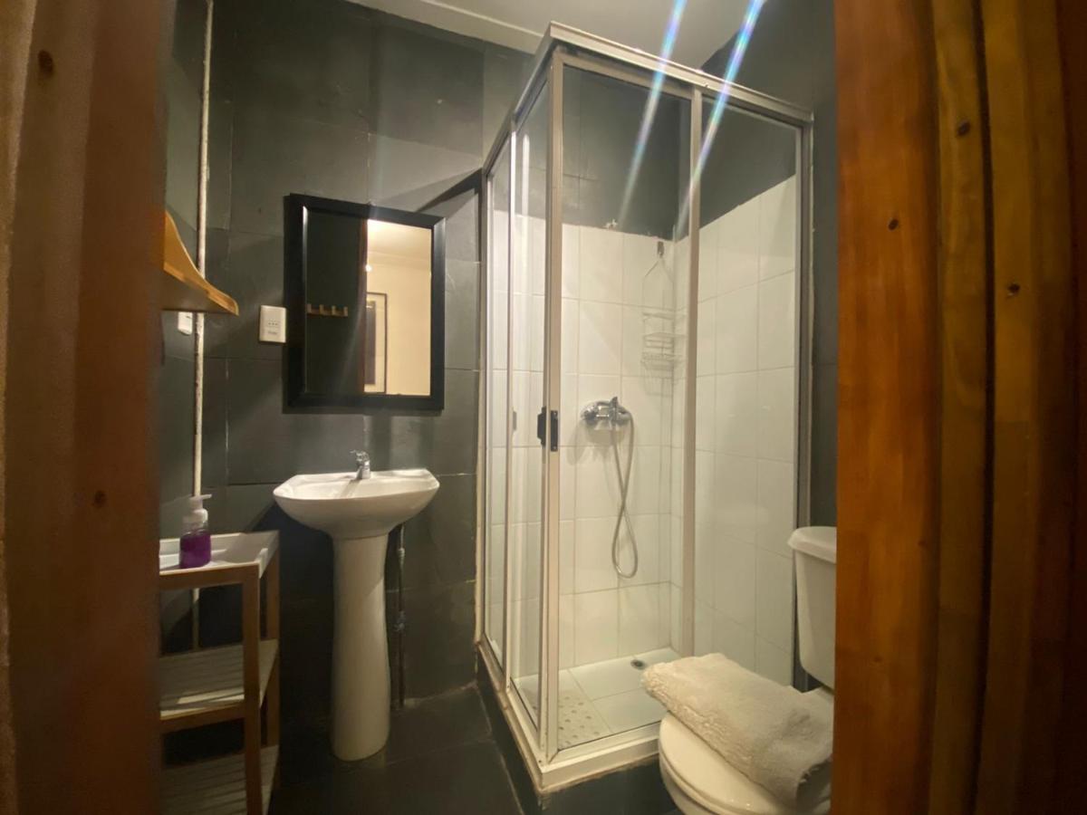 Hostal La Casita - Housity