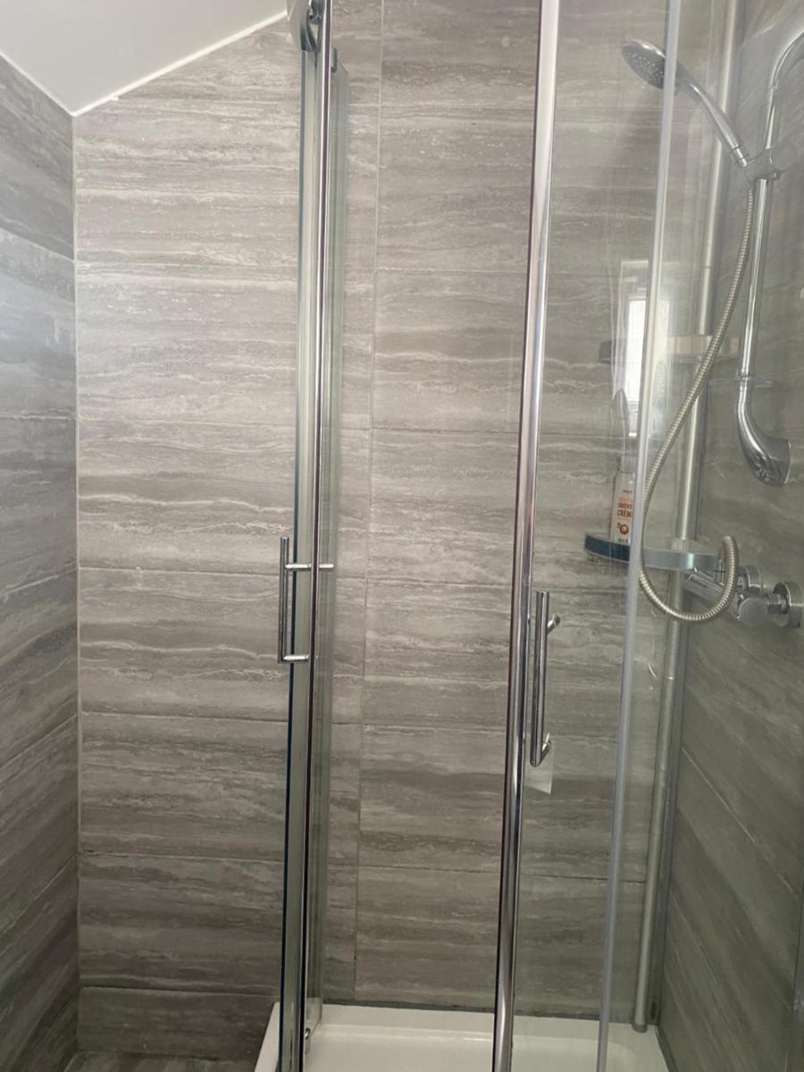 Abbey Wood Station Five Bedroom Self Contained House - Housity