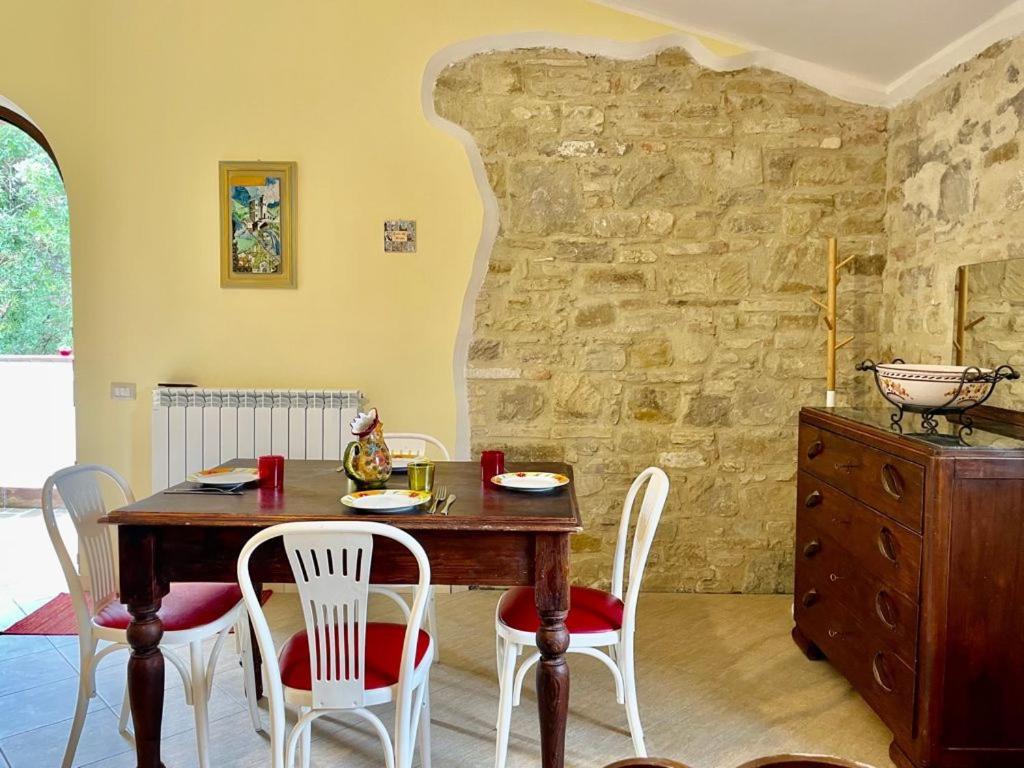 Umbrian Hills Flat - Free Parking & Garden - Housity
