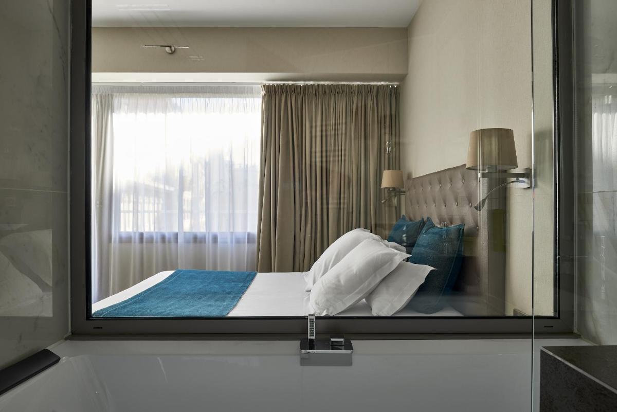Un ou plusieurs lits dans un hébergement de l'établissement Splendid Hotel & Spa Nice