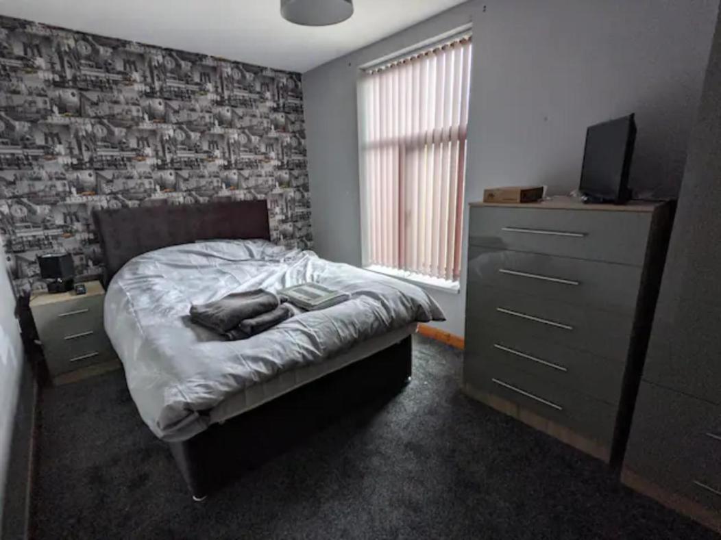 Cheap - Cosy Rooms with TV - Gigabit Broadband - Close to Pendle Hill - Housity