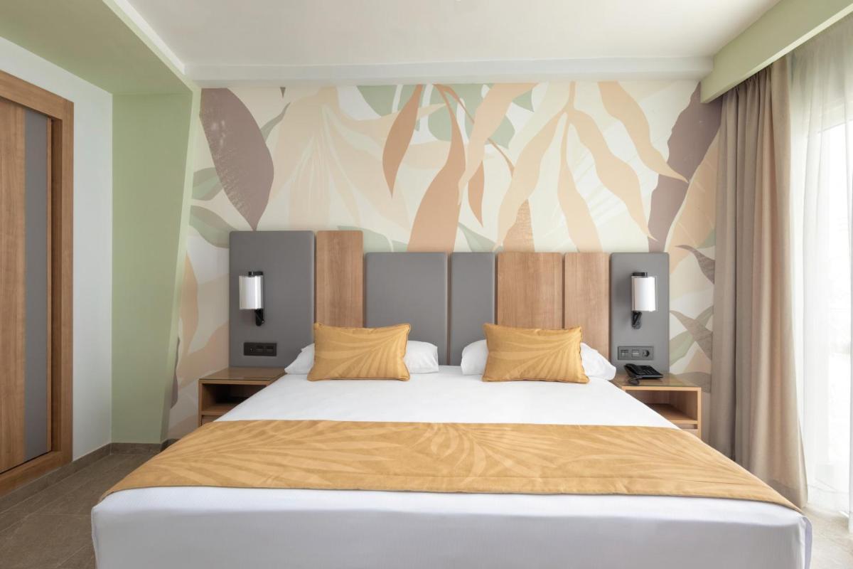 Cama o camas de una habitación en Hotel Riu Palace Maspalomas - Adults Only