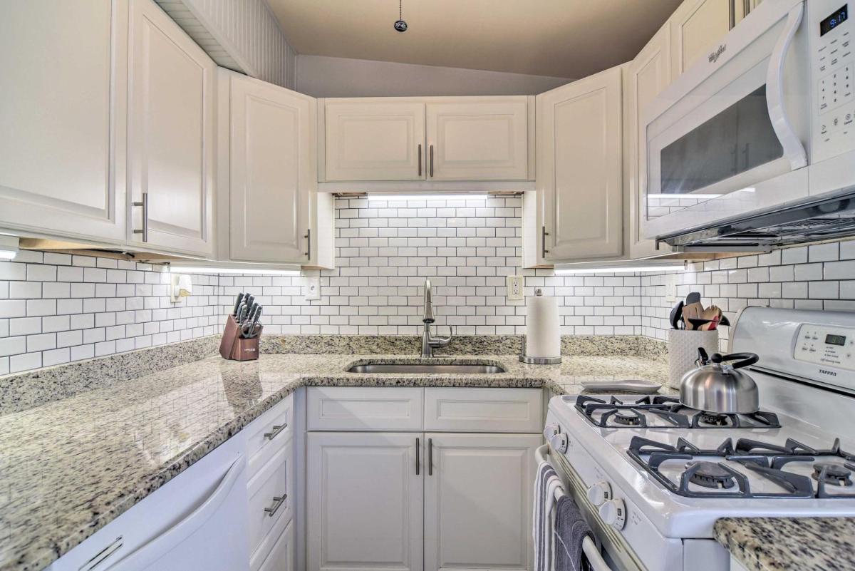 Idyllic Largo Escape with Patio 4 Mi to ! - Housity