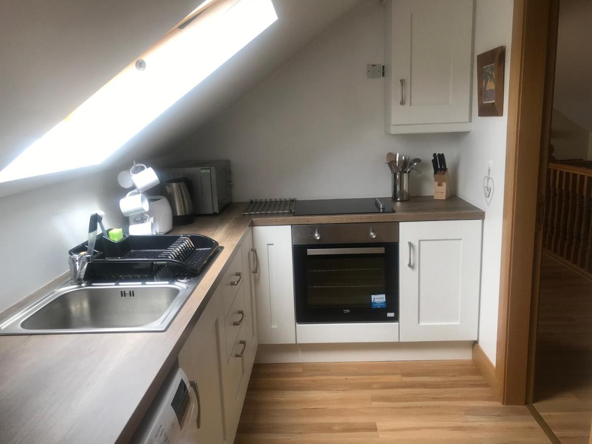 Dungannon 2 Bed Bungalow - Sleeps 5 - Pet Friendly - Housity
