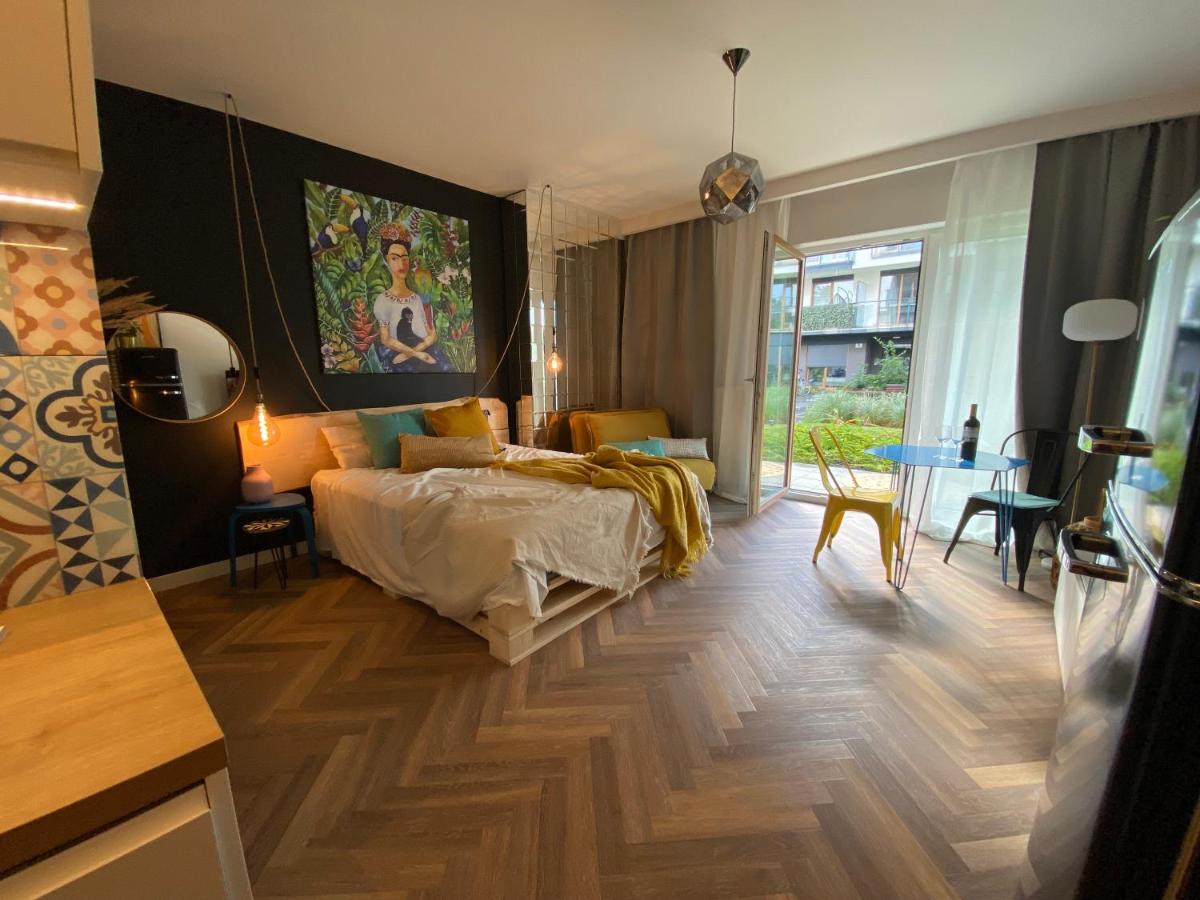 Uroczy apartament Art Marina z widokiem na rzekę i bezpłatnym parkingiem - Housity