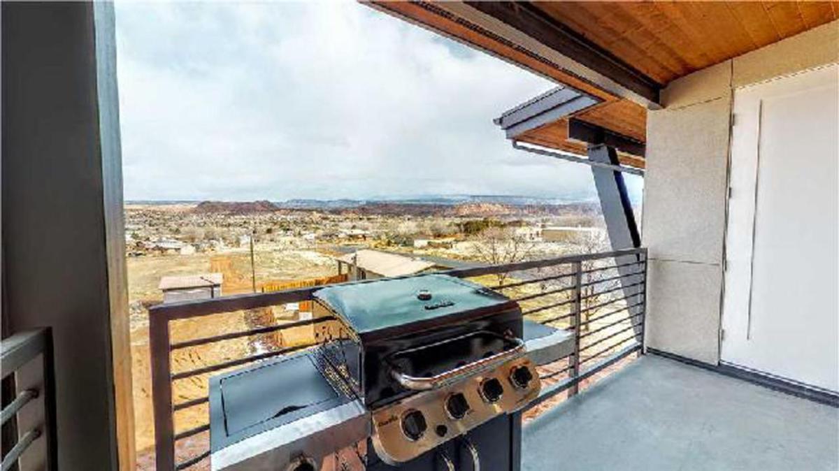 Sage Creek Resort - Awesome 3rd Level with Elevator! 2 Pools - 2 Hot Tubs - Housity