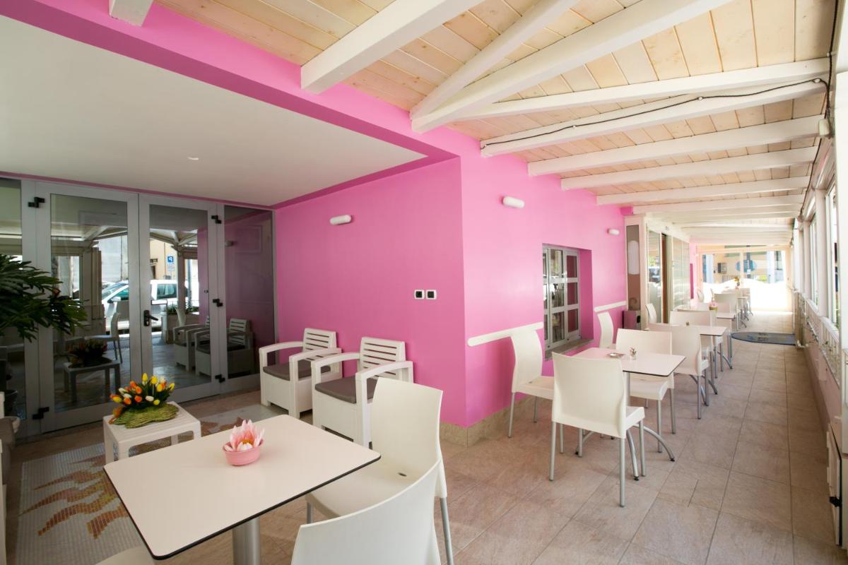 Hotel Le Soleil - Housity