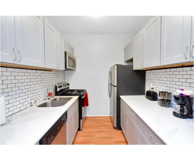 Cozy Downtown Studio by Toyota Center - Housity