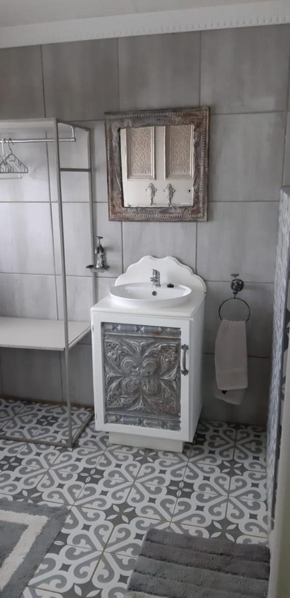 French Linen Guesthouse - Housity