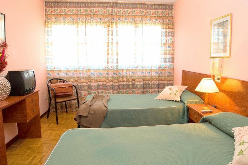 Hotel Can-Vic - Housity