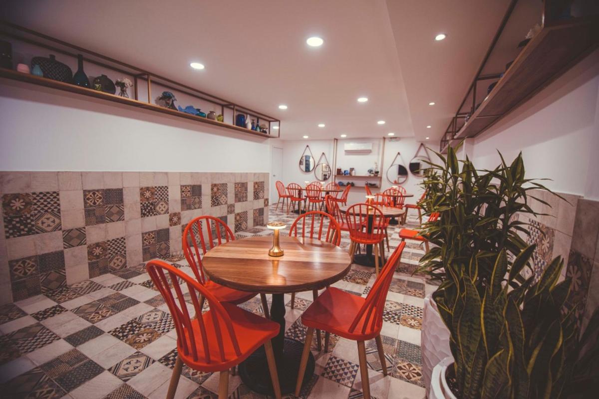 Golden Hotel - Housity
