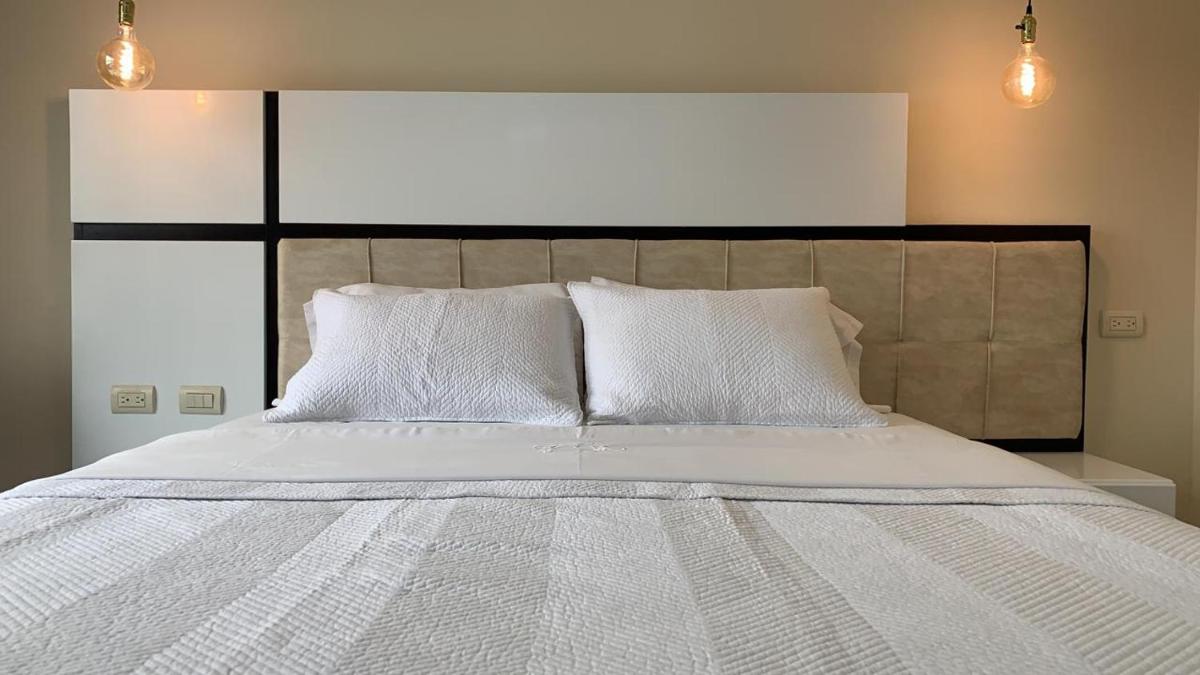 Golden Hotel - Housity