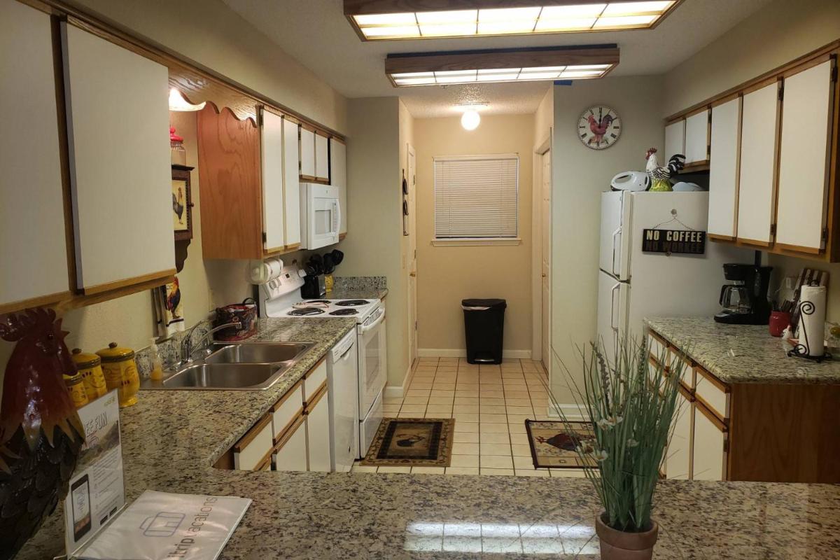 Foothill's Luxury 2BDR Ground Floor Condo in 1000 Hill's - Housity