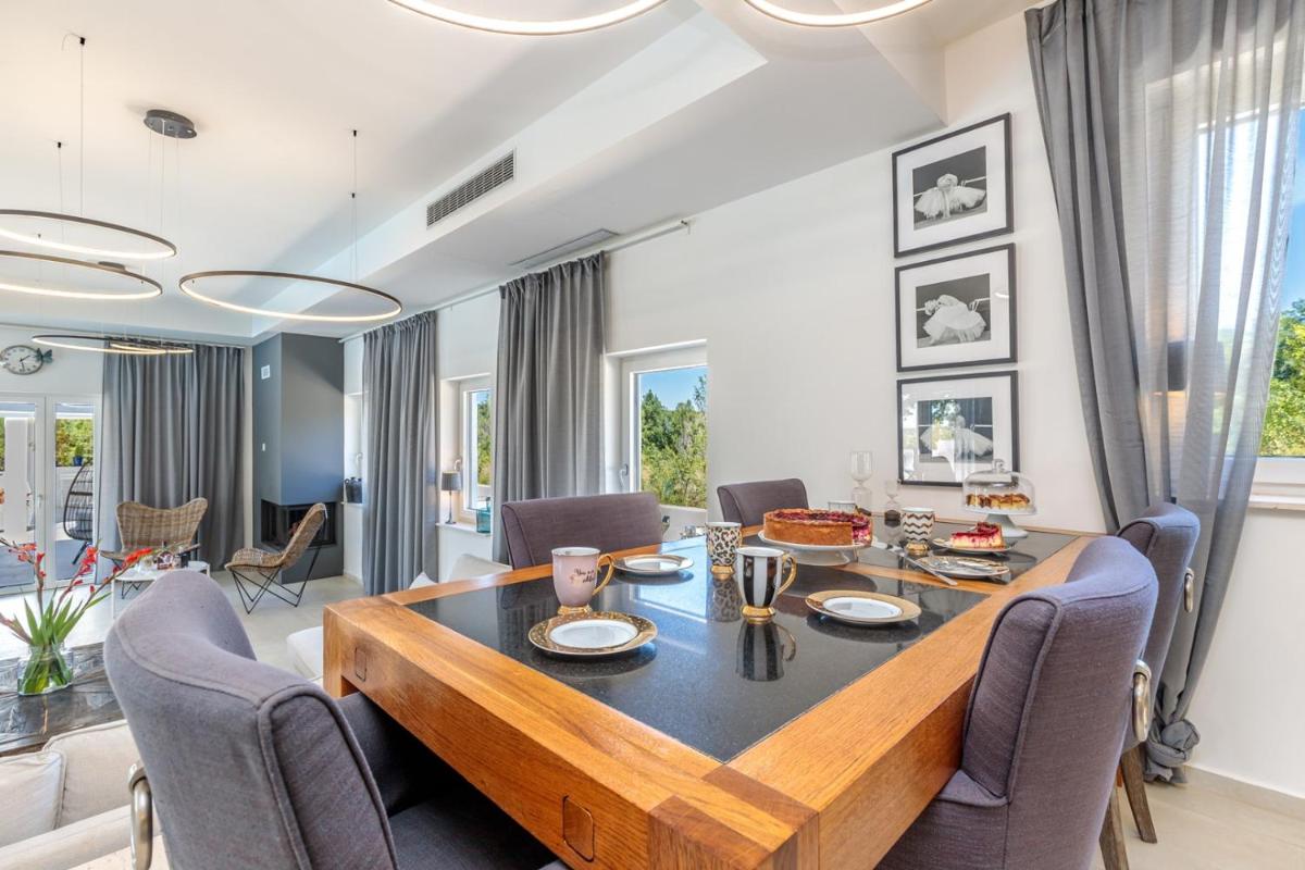 Luxury Villa Valhalla with Private Pool - Housity
