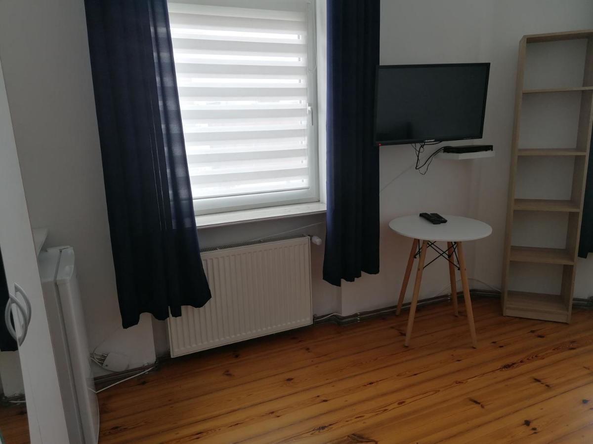 Hostel Tulip - Pokój 5 ze wspólną łazienką i kuchnią - Housity