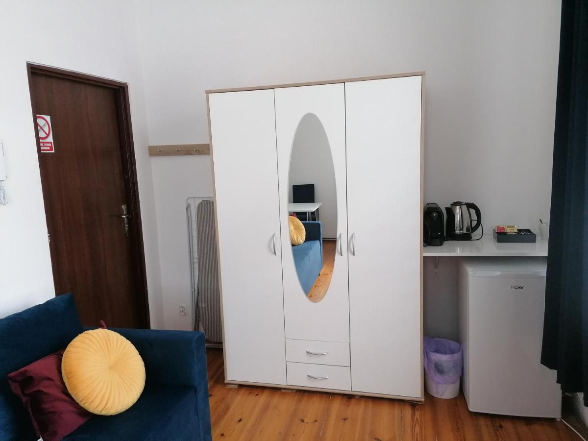 Hostel Tulip - Pokój 5 ze wspólną łazienką i kuchnią - Housity
