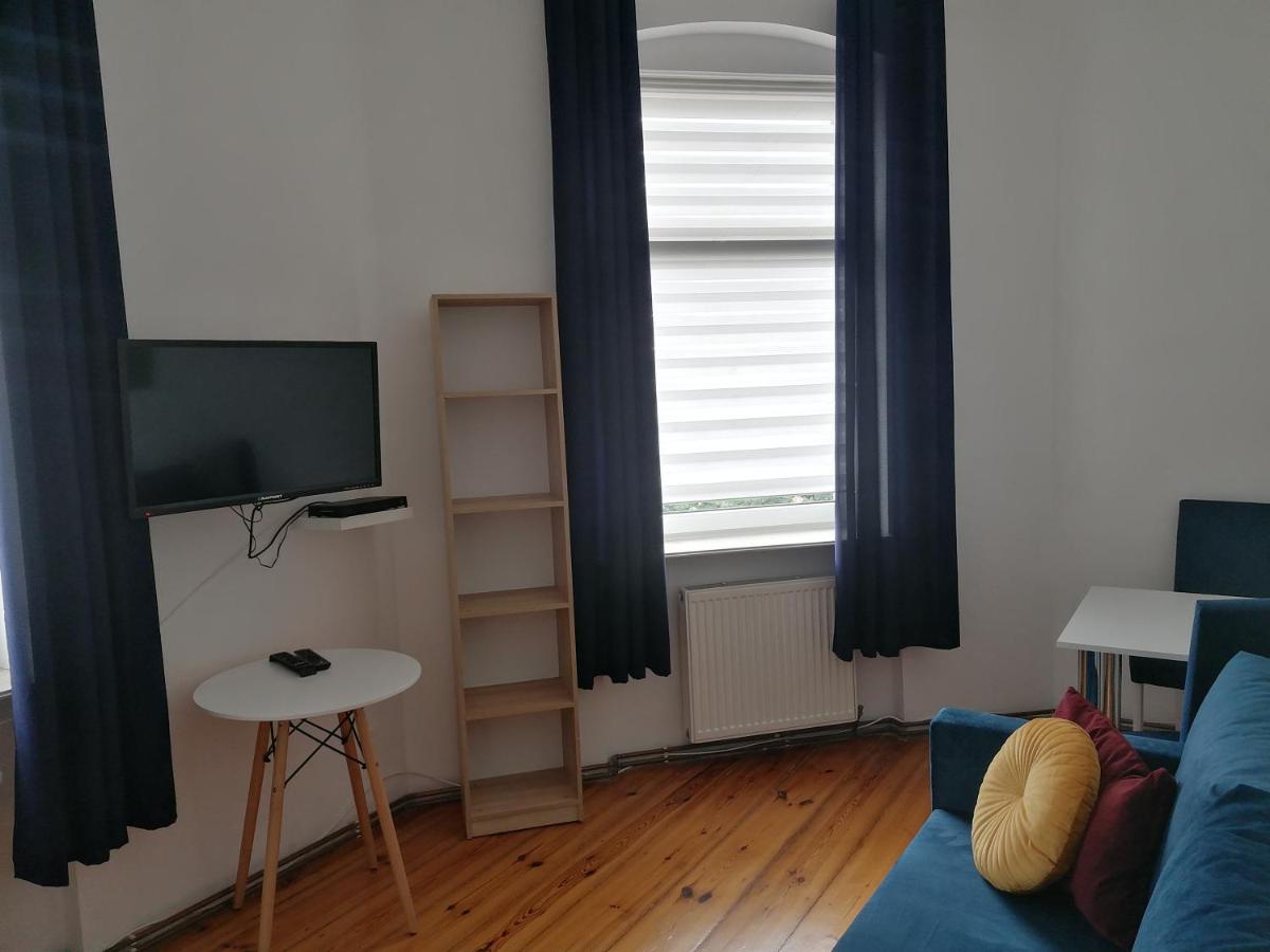 Hostel Tulip - Pokój 5 ze wspólną łazienką i kuchnią - Housity