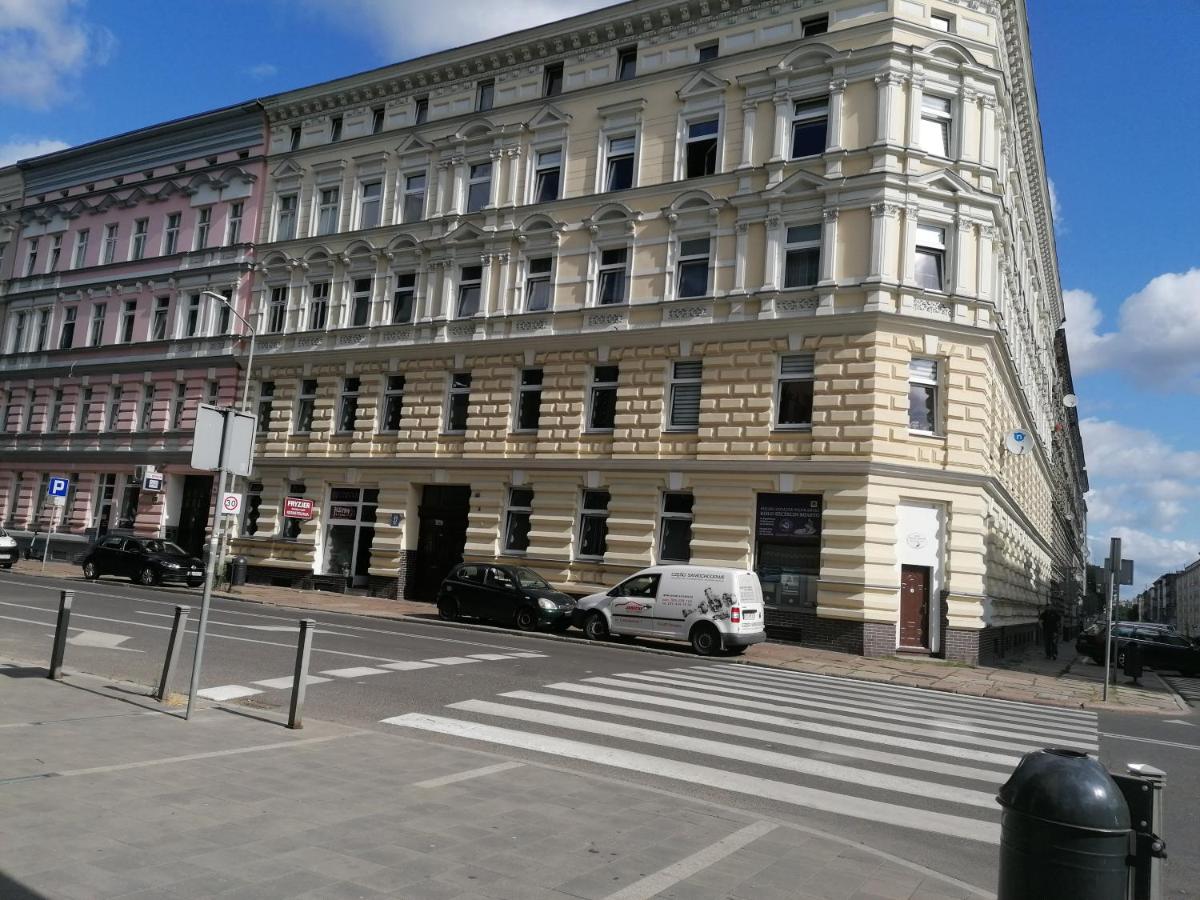 Hostel Tulip - Pokój 5 ze wspólną łazienką i kuchnią - Housity