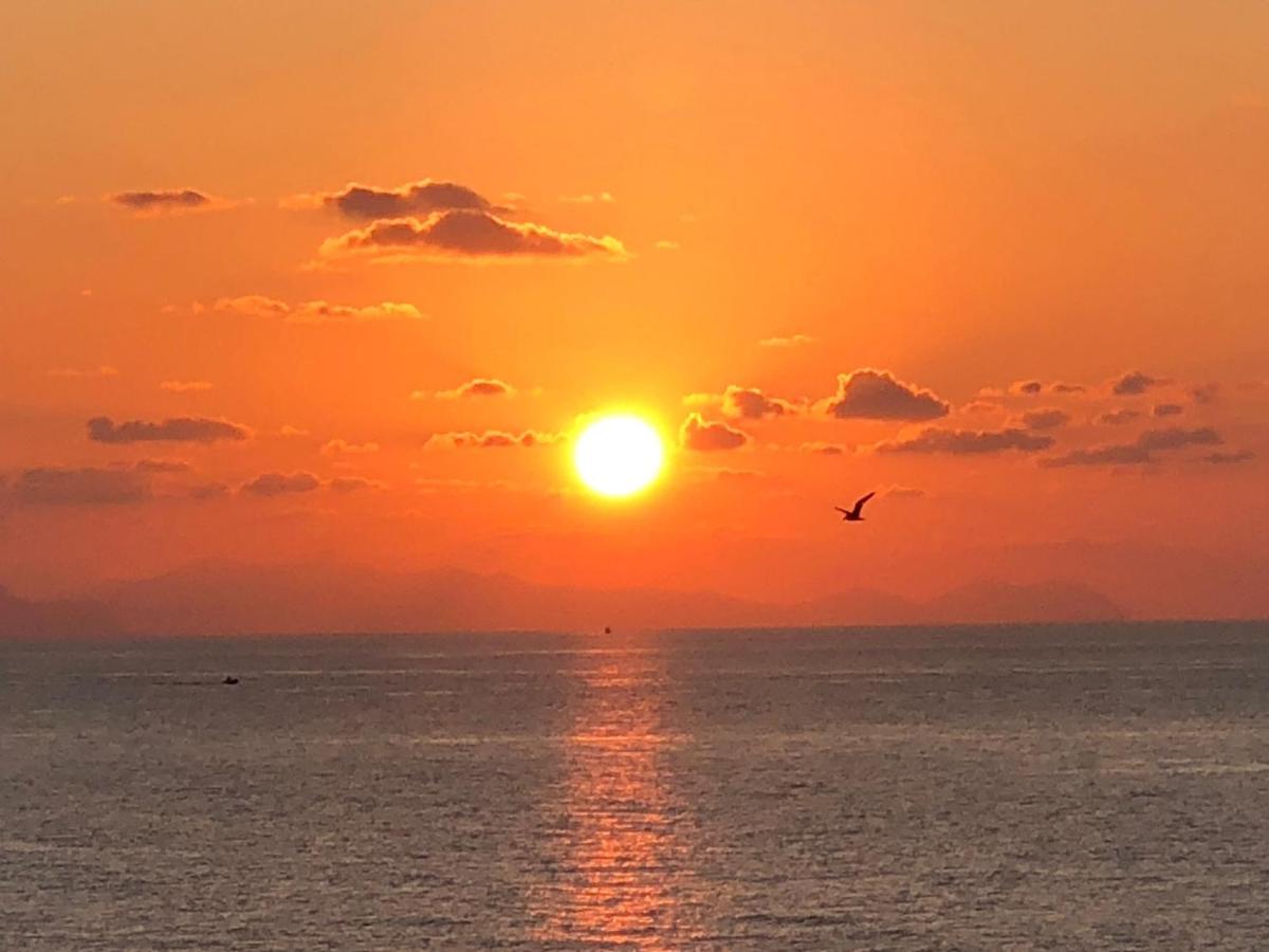 TRAMONTO SUL MARE by caseserio - Housity