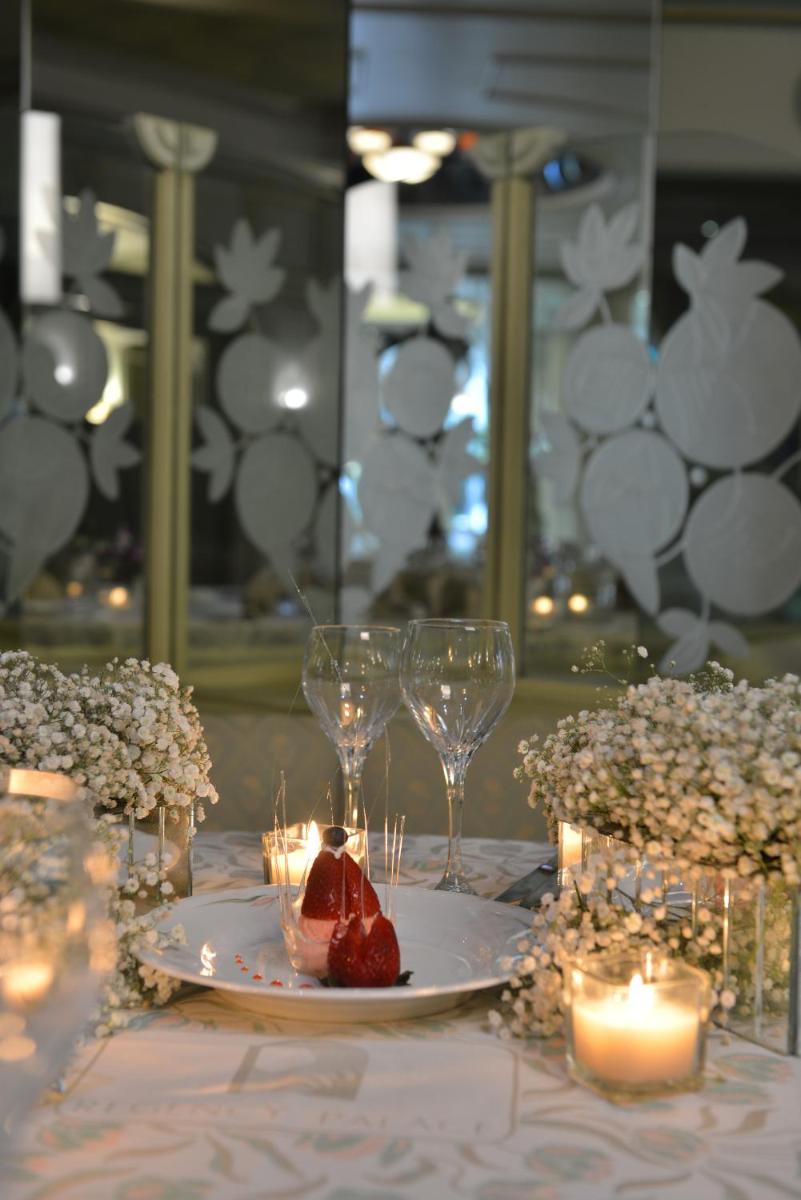 Regency Palace Hotel - Housity