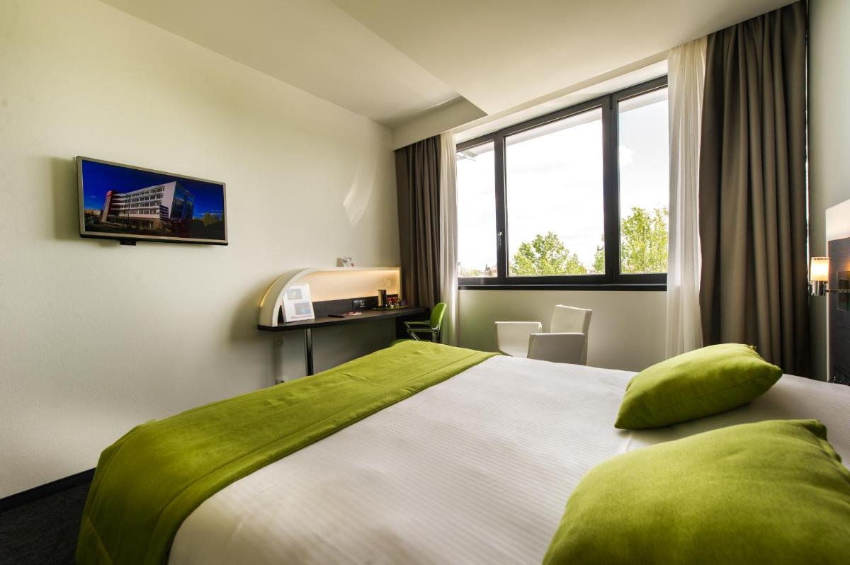 Un ou plusieurs lits dans un hébergement de l'établissement Hôtel Restaurant Athena Spa