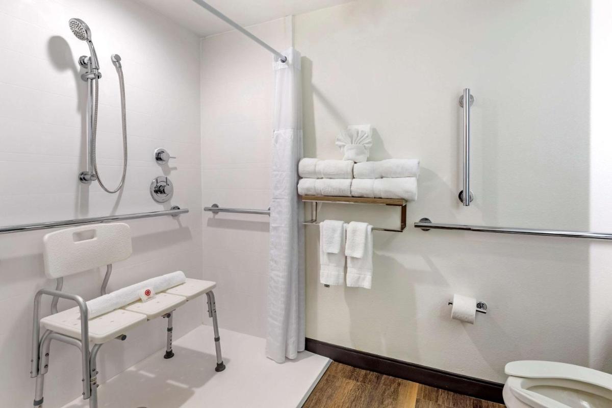 Comfort Suites Anderson-Clemson - Housity