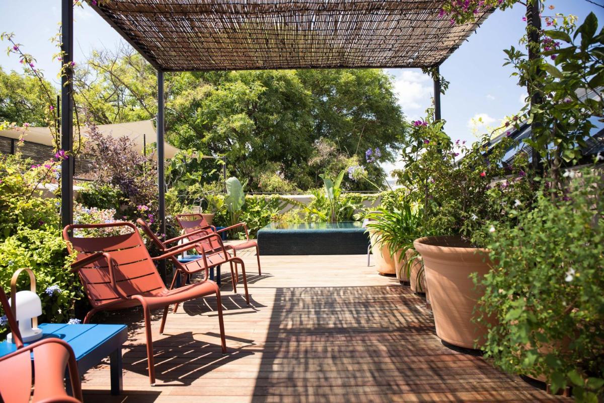 Jardín al aire libre en Hotel Neri – Relais & Chateaux