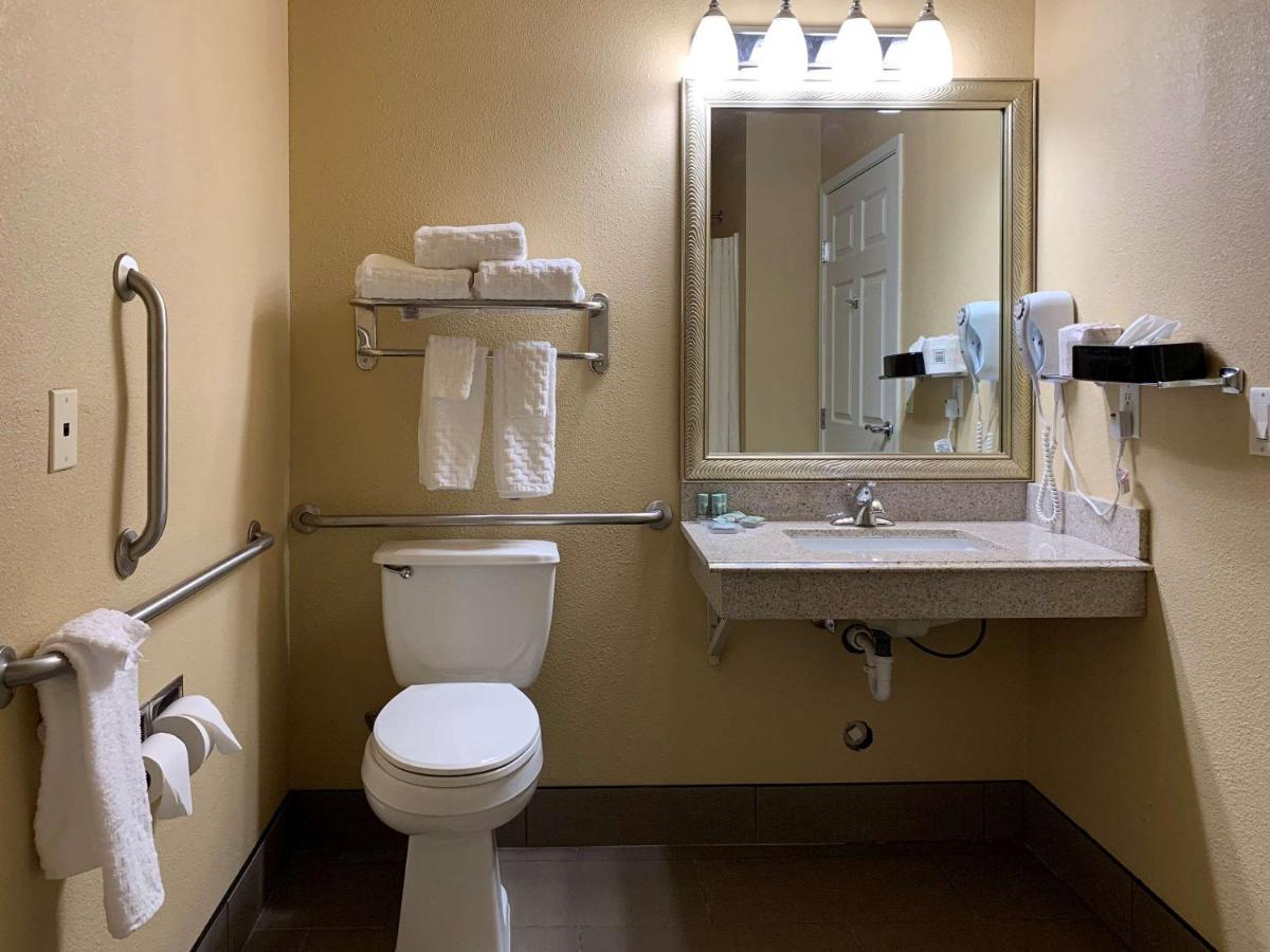 Comfort Inn Saint Paul East - Housity