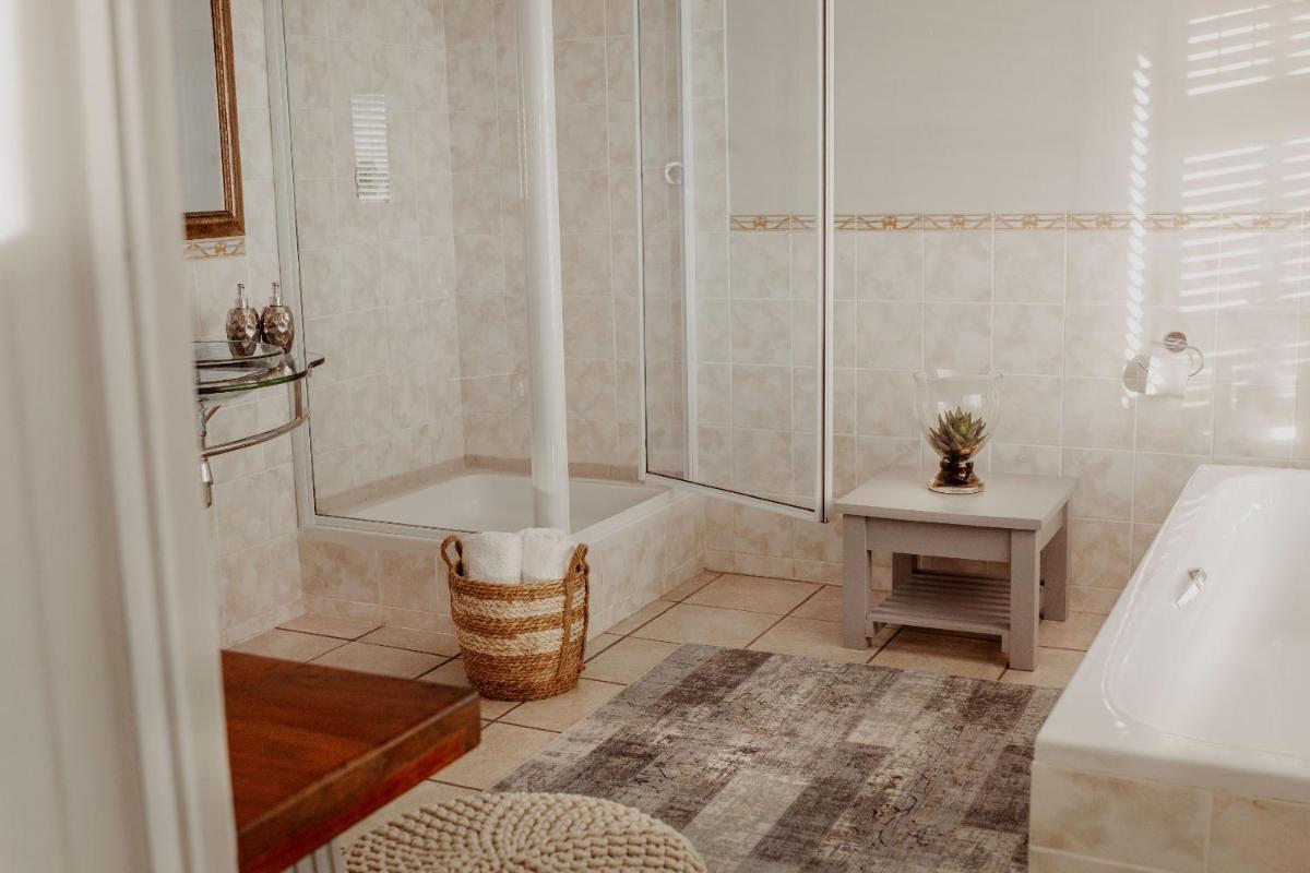 Aqua Marina Guest House - Housity