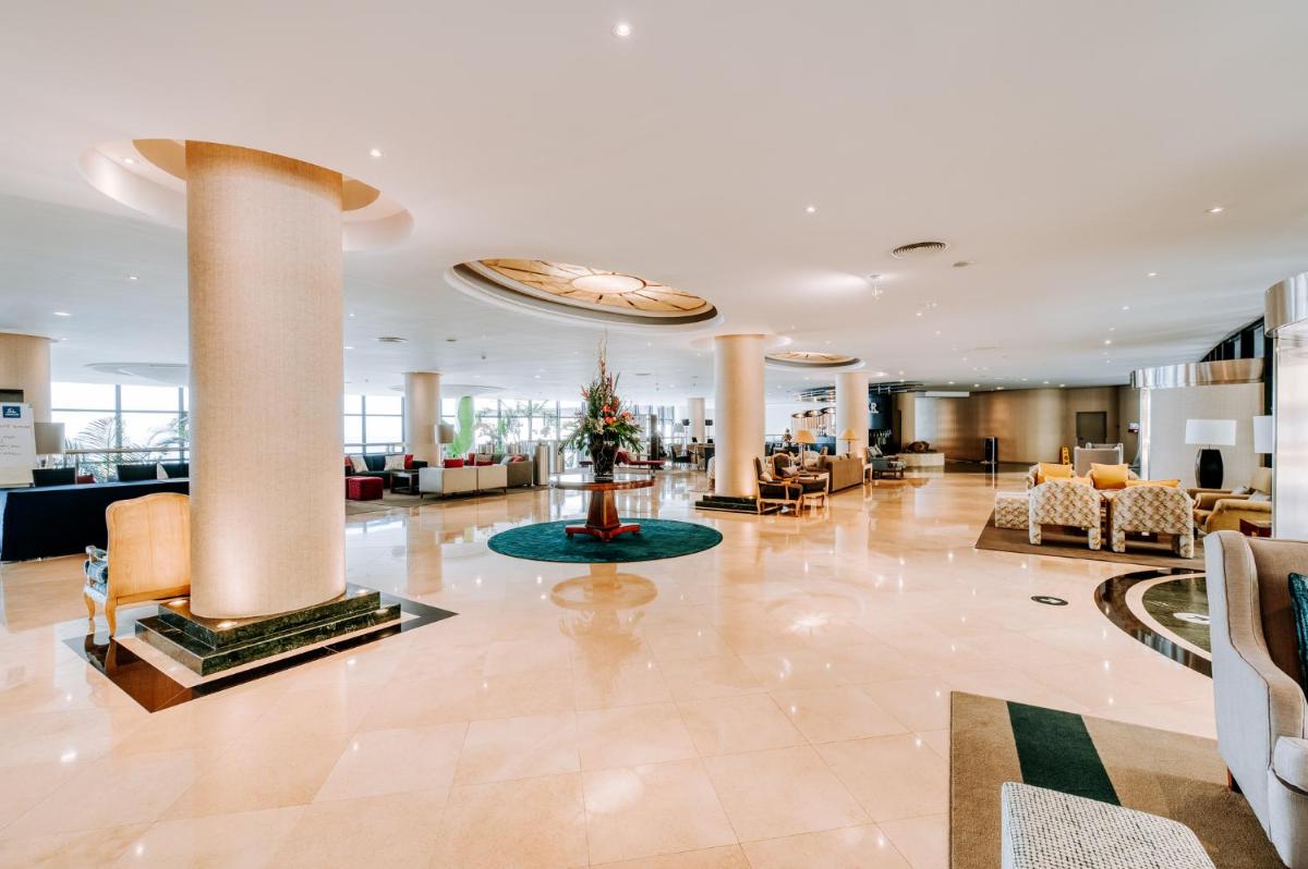 Uma área de estar em Enotel Lido - All Inclusive