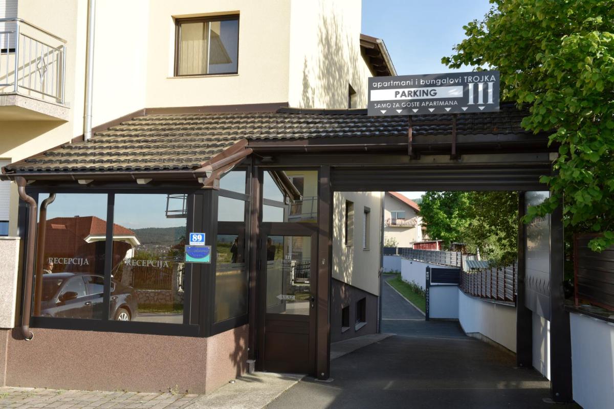 Apartmani i Bungalovi TROJKA - Housity