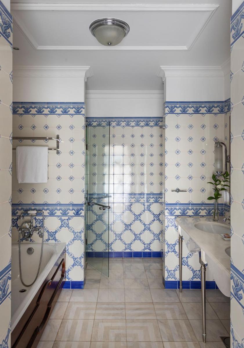 Uma casa de banho em Reid's Palace, A Belmond Hotel, Madeira