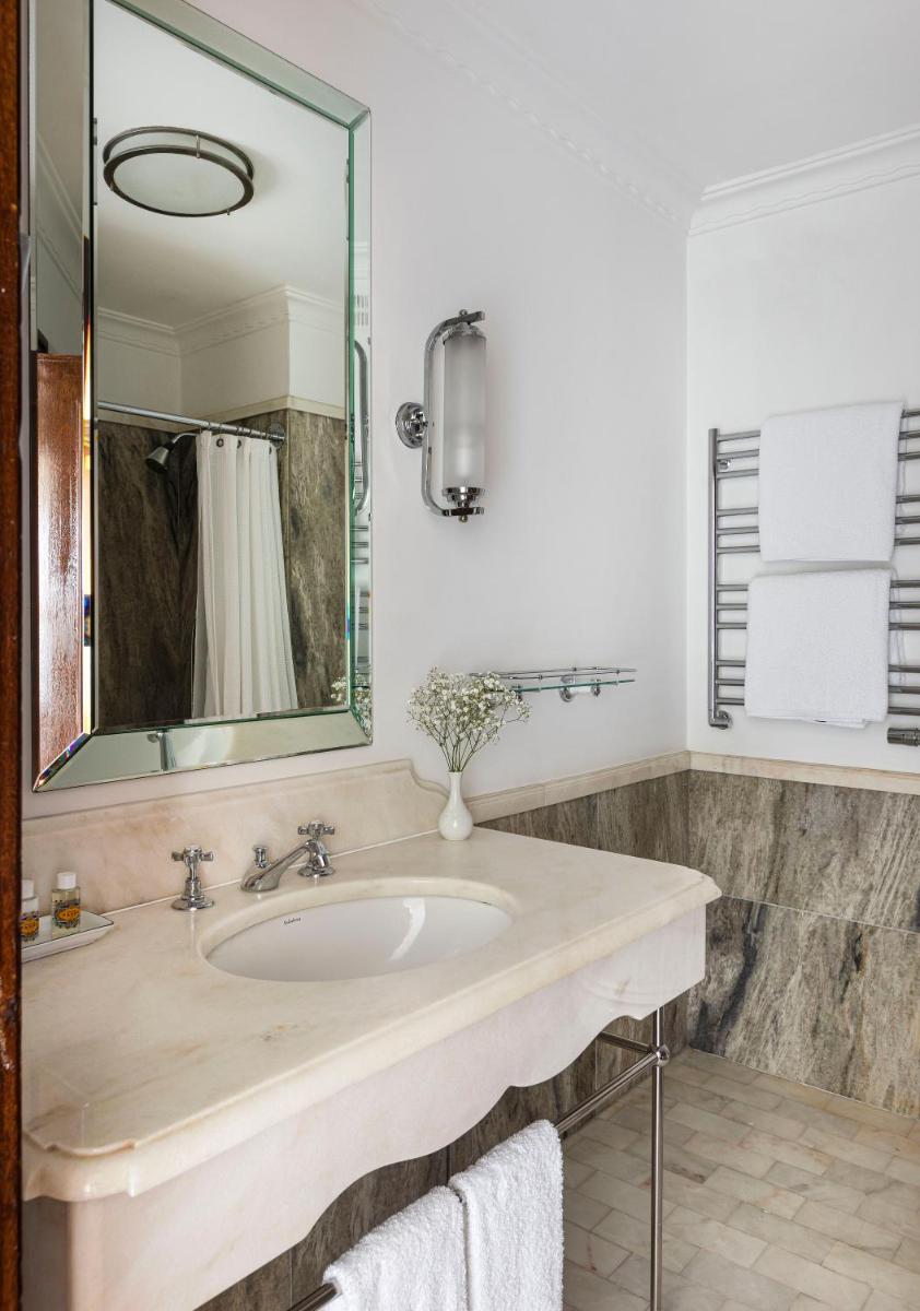 Uma casa de banho em Reid's Palace, A Belmond Hotel, Madeira