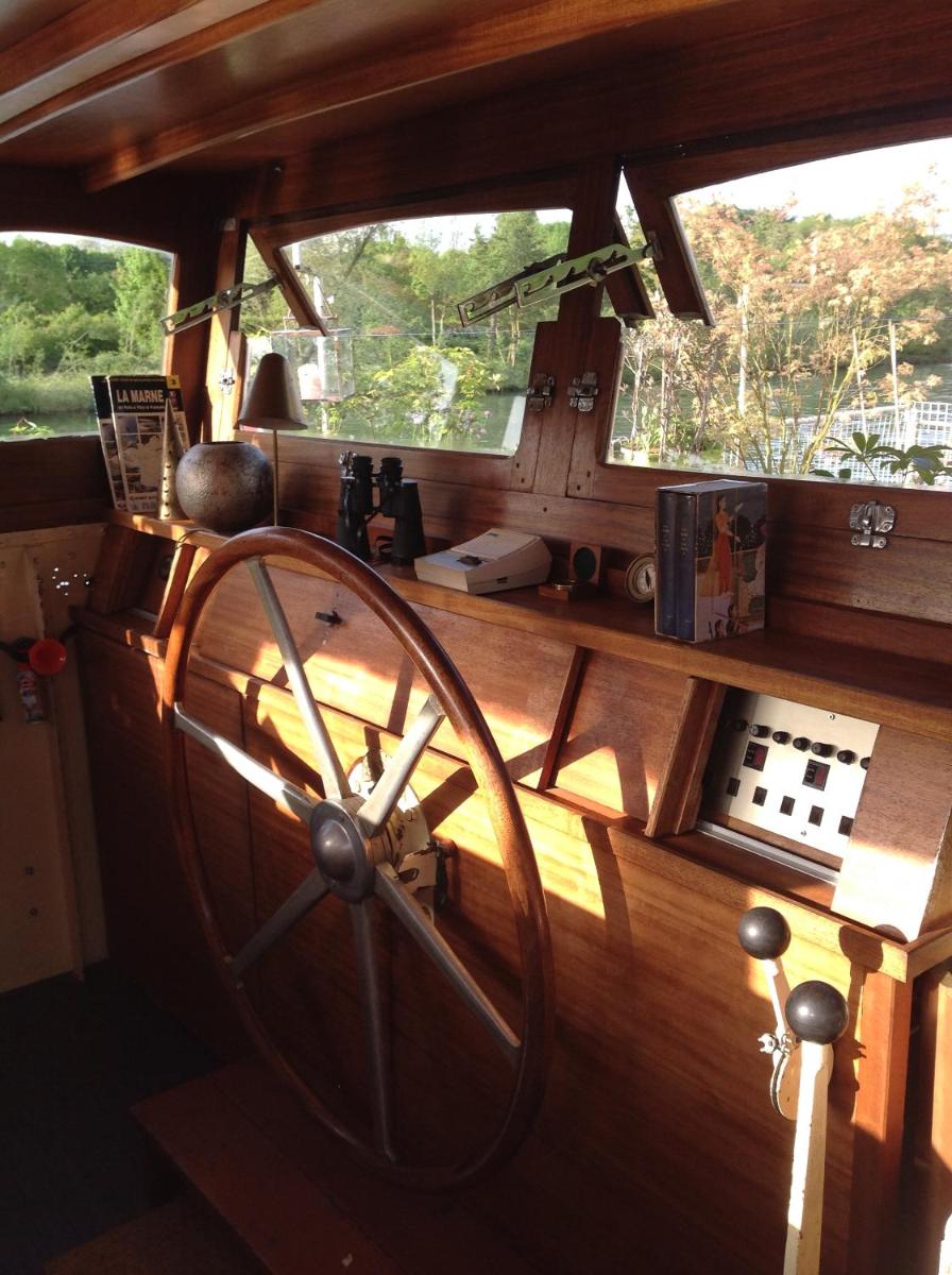 Bateau, Péniche Marboré - Disney - Housity