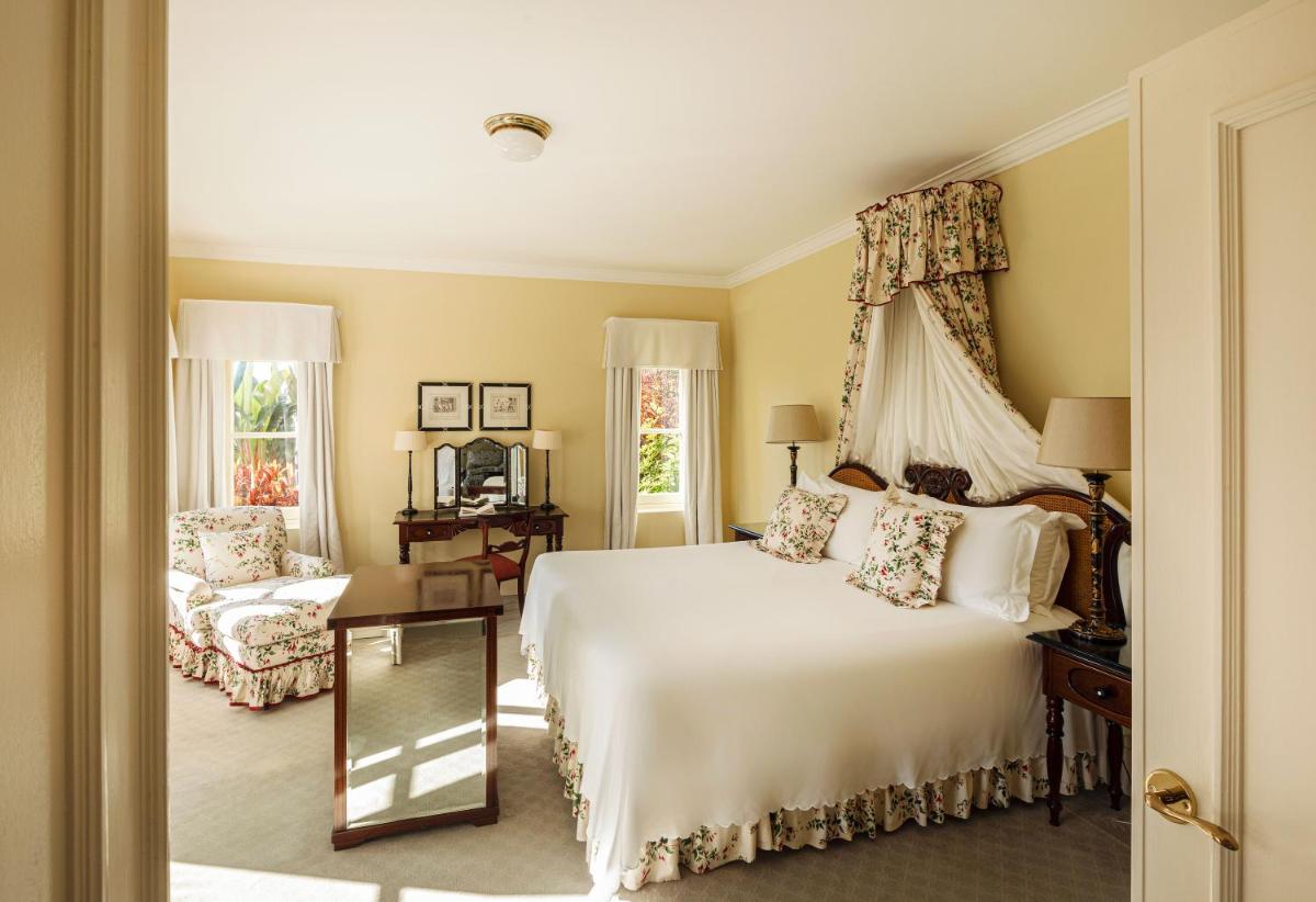 Uma cama ou camas num quarto em Reid's Palace, A Belmond Hotel, Madeira