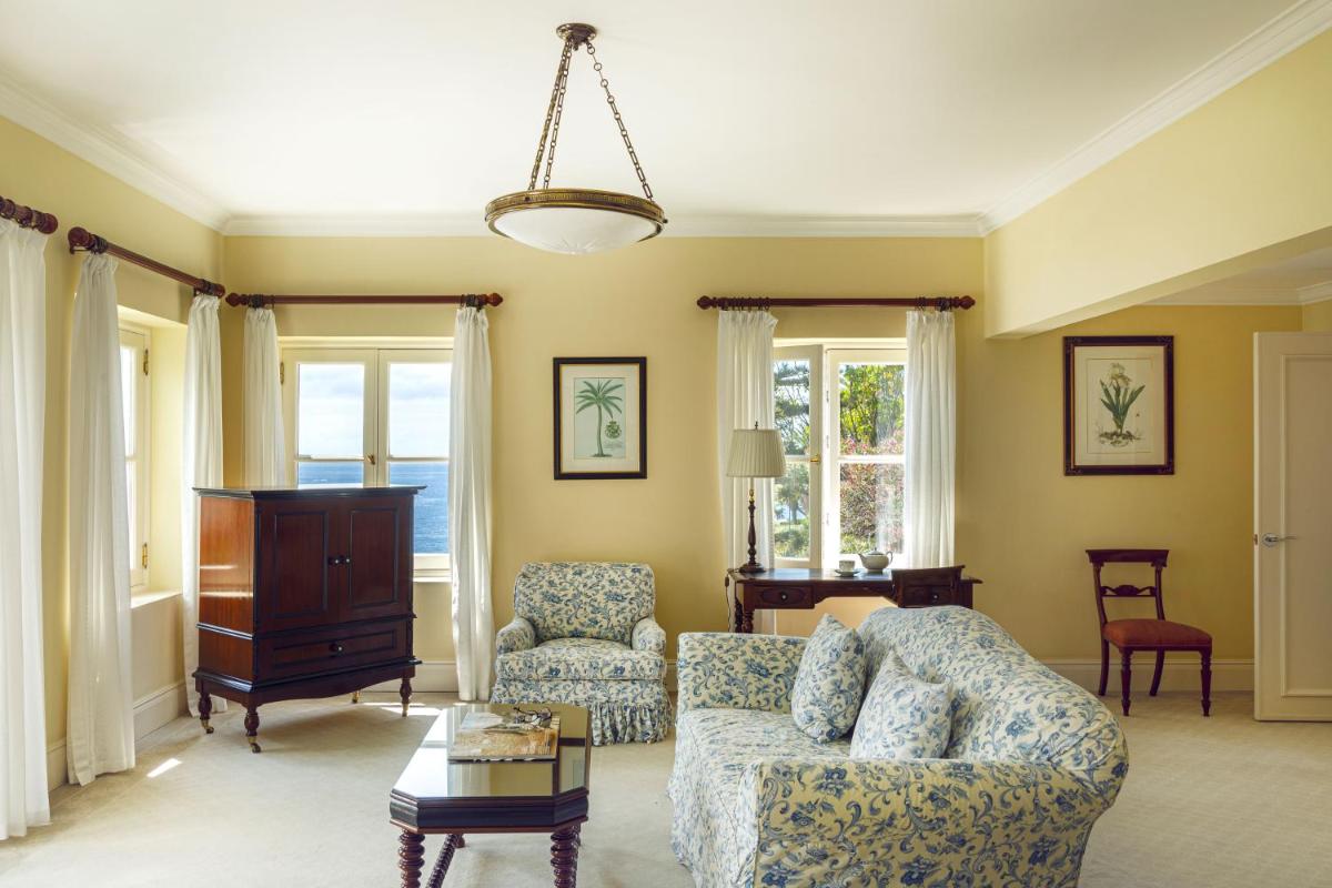 Uma área de estar em Reid's Palace, A Belmond Hotel, Madeira