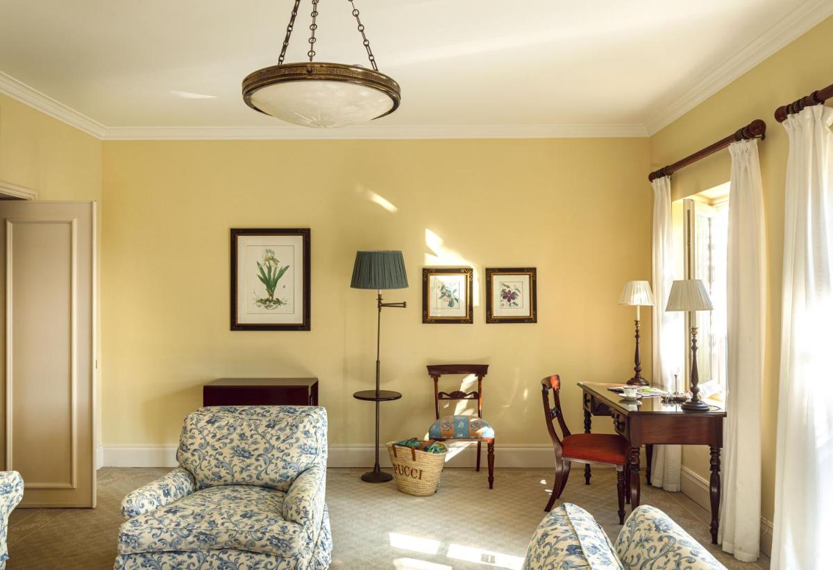 Uma área de estar em Reid's Palace, A Belmond Hotel, Madeira