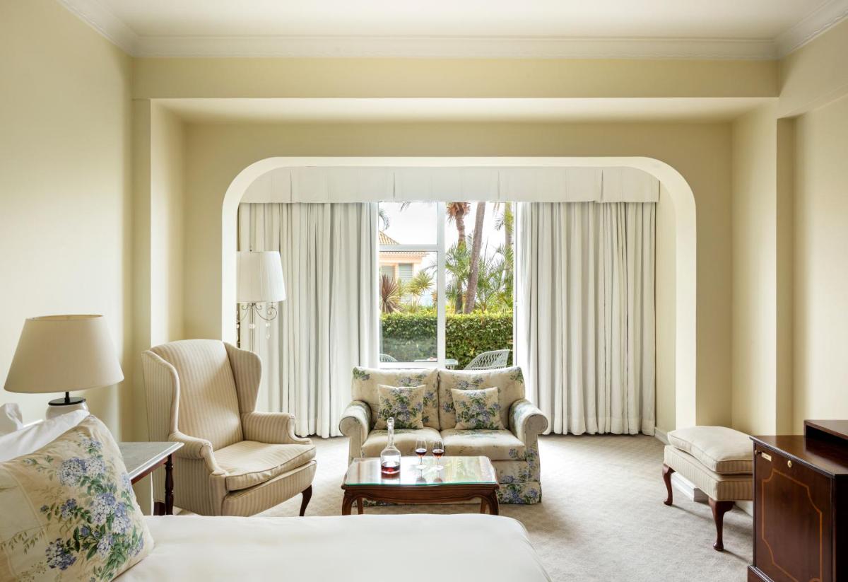 Uma área de estar em Reid's Palace, A Belmond Hotel, Madeira
