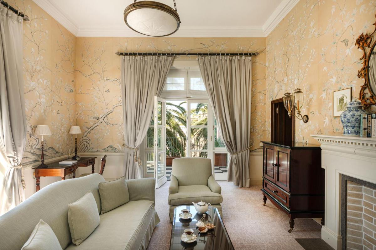 Uma área de estar em Reid's Palace, A Belmond Hotel, Madeira