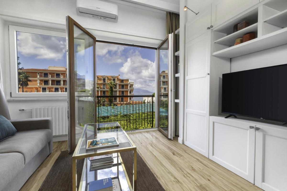 Amore Rentals - Bed and Breakfast Sorrento 7 Flat - Housity