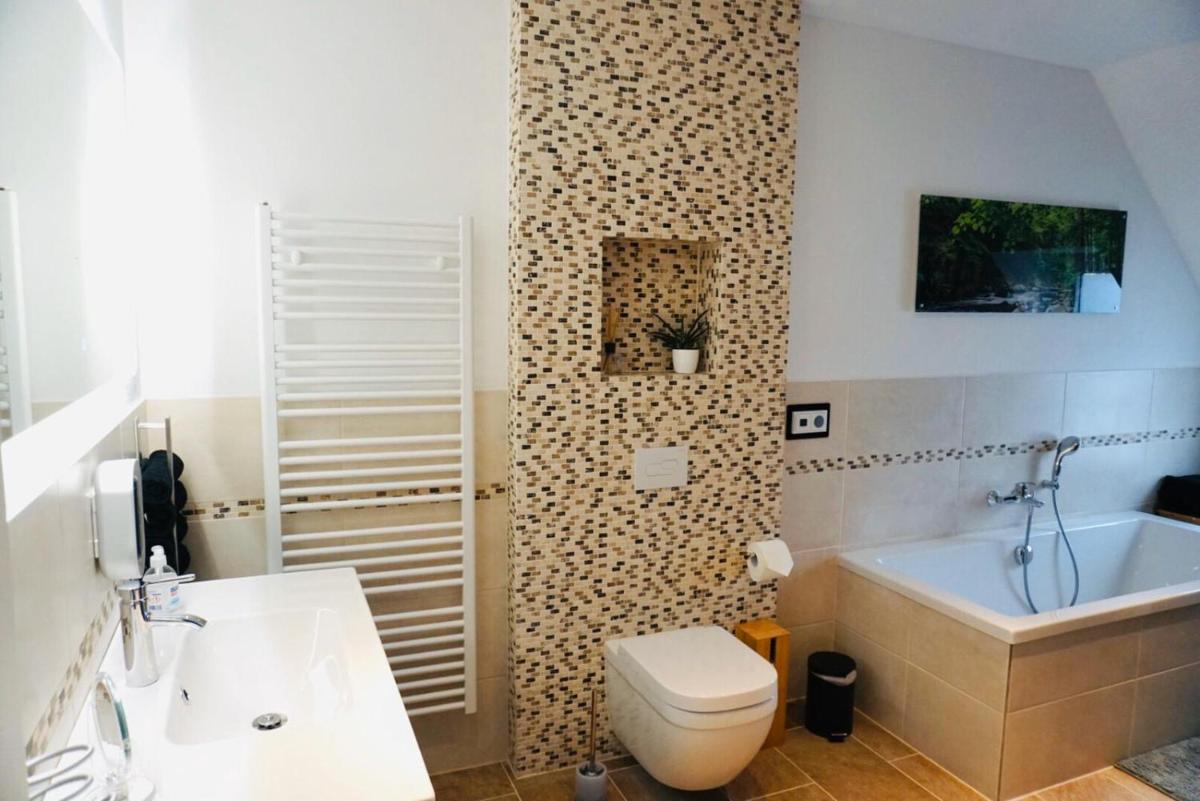 FeWo26 im Sagenharz - stilvolles Family-Apartment, 2 SZ, Klimaanlage, WLAN, Netflix & Free Parking - Housity