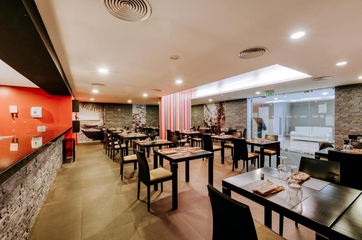 Um restaurante ou outro lugar para comer em Enotel Lido - All Inclusive