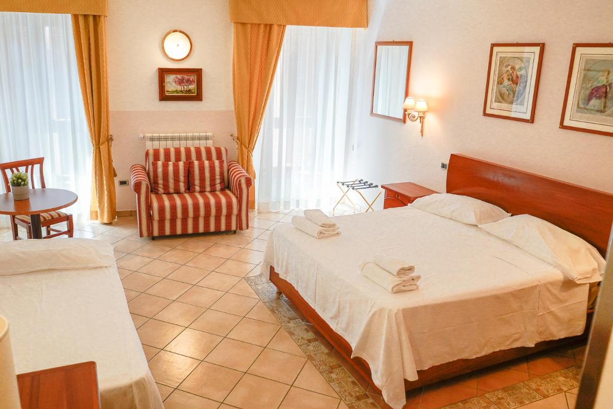 Hotel Ristorante Garibaldi - Housity