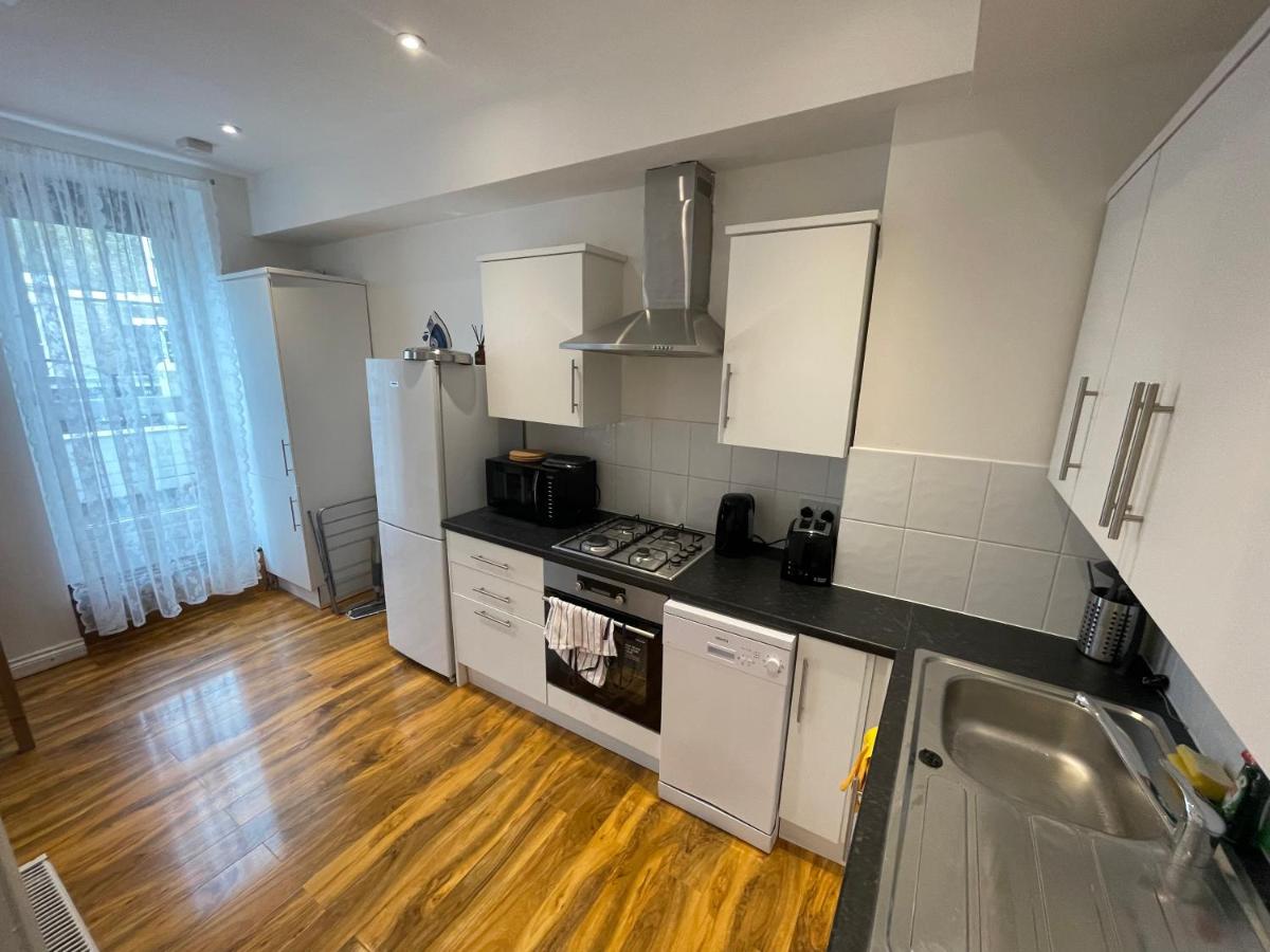 Lovely 1 bedroom and double sofa bed flat - Housity