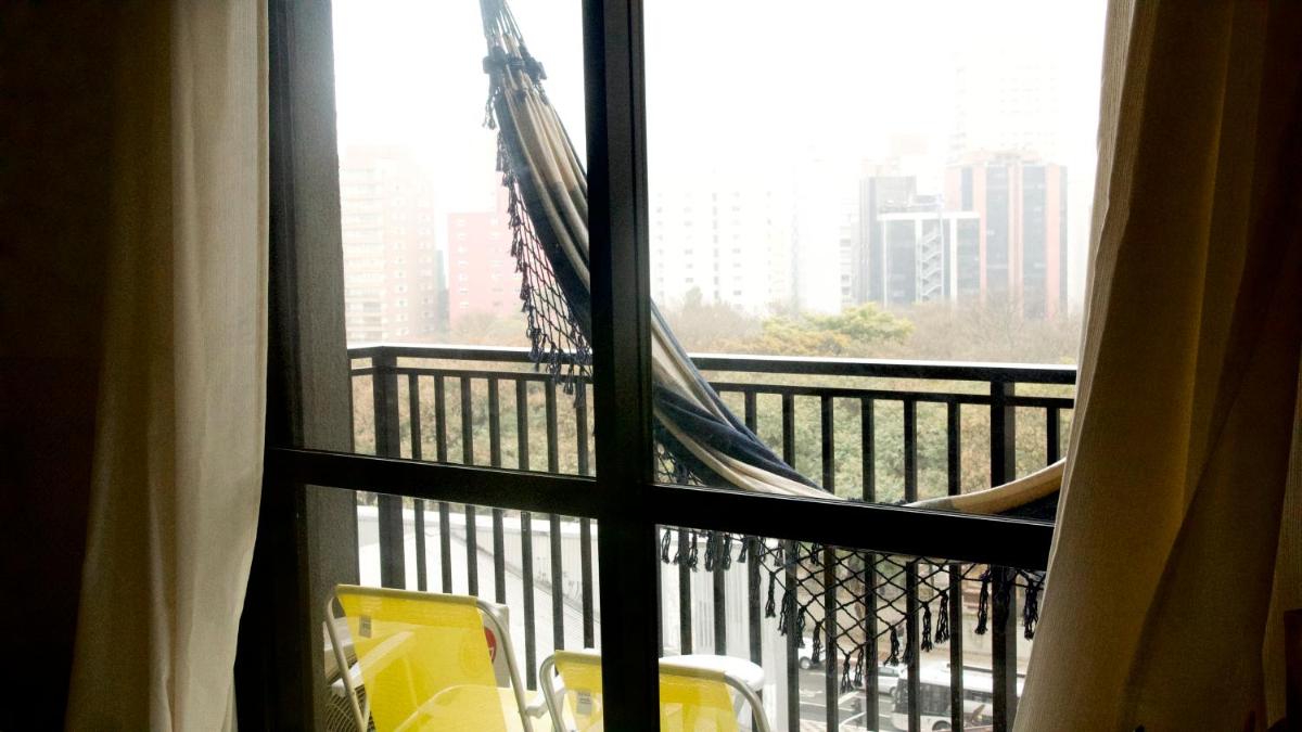 Suitetrails - 85 New studio w balcony, fast wifi and movie screen!